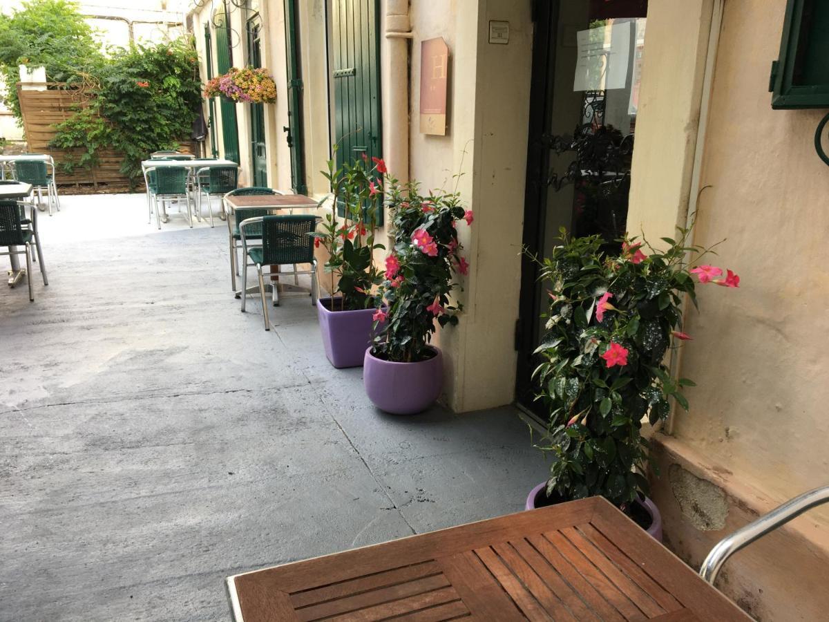 Hotel De La Source Arles